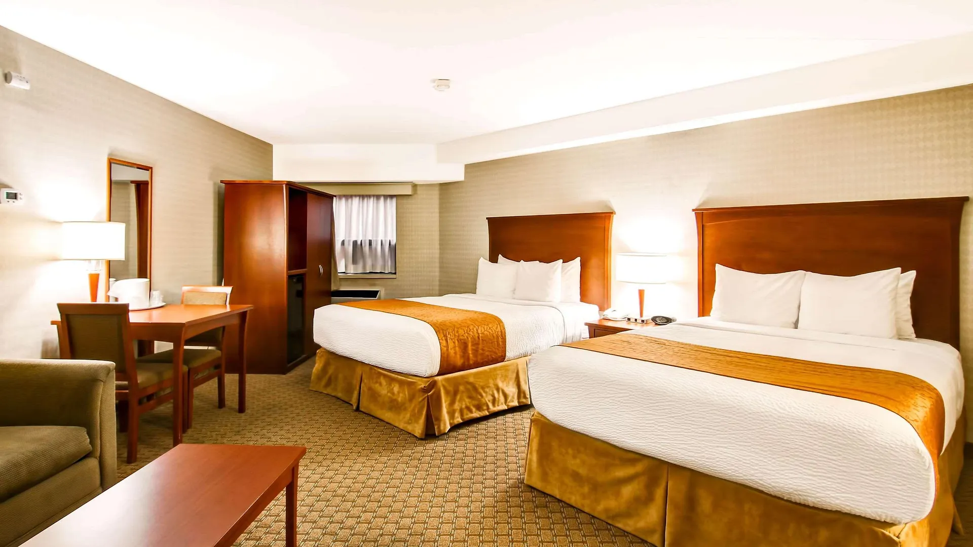 ***  Quality Inn Kitchener Canadá