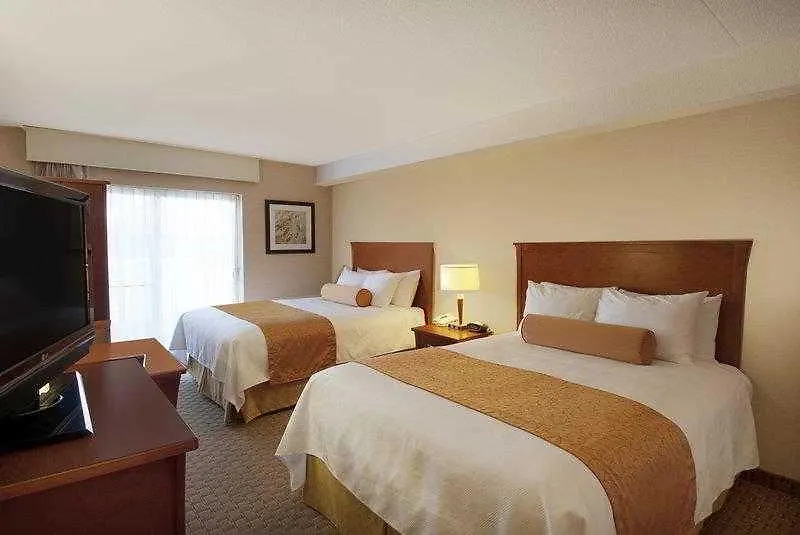 Quality Inn Kitchener 3*,