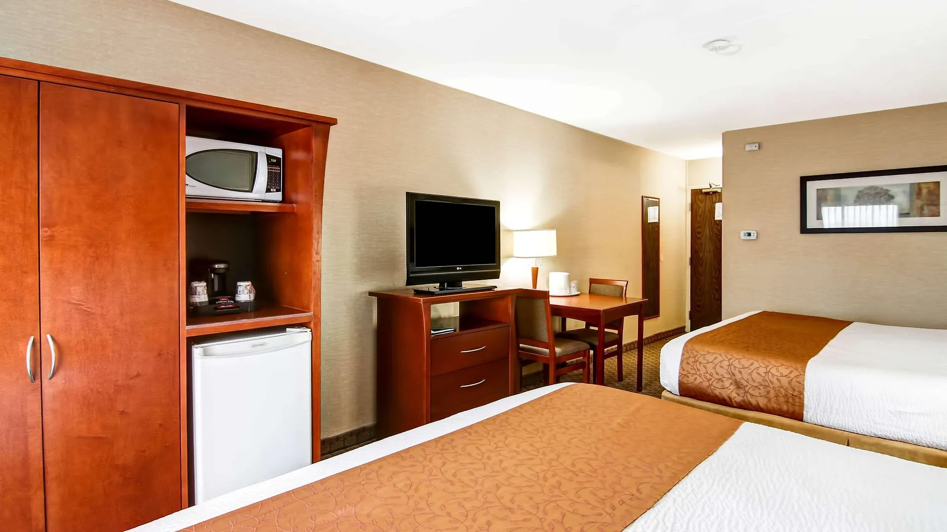 Quality Inn Kitchener 3*,