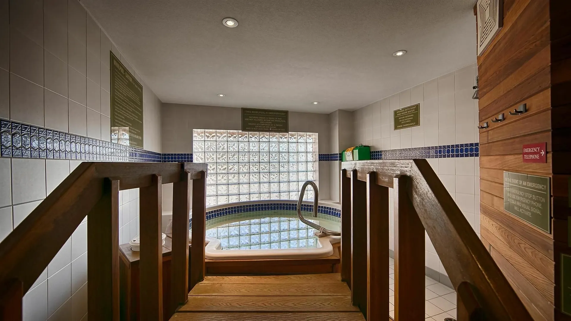 ***  Quality Inn Kitchener Canadá